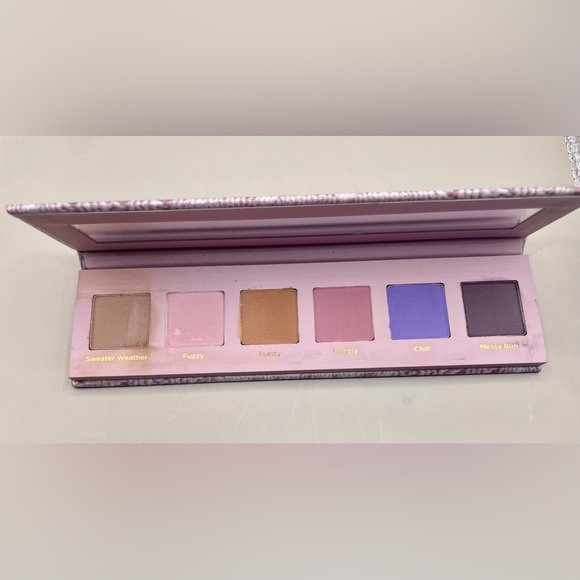 ⭐️Dominique cosmetics sweater weather eyeshadow palette NWT - Picture 4 of 5
